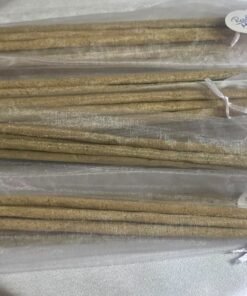 Incienso de ruda natural presentado en bolsas de organza transparente, 100% artesanal