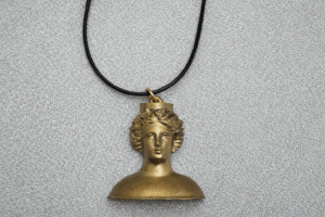 Colgante de la diosa Tanit, con diseño de busto clásico